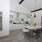 Lodrica Villa