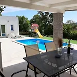 Lodrica Villa *