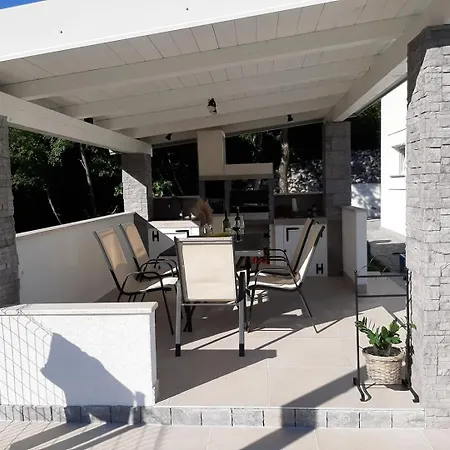 Lodrica Villa