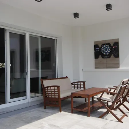Lodrica Villa *