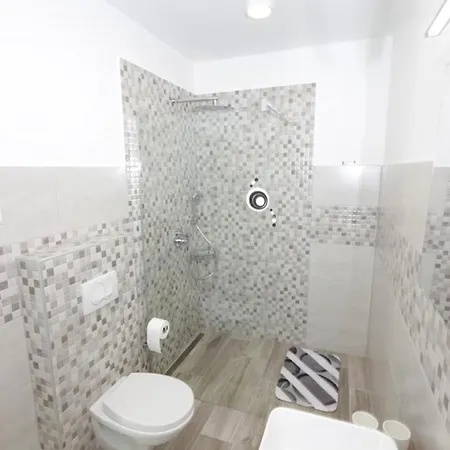 Lodrica Villa *