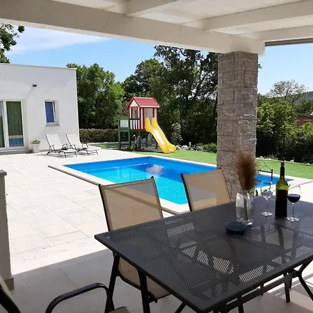 Lodrica Villa *