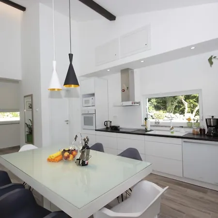 Lodrica Villa *
