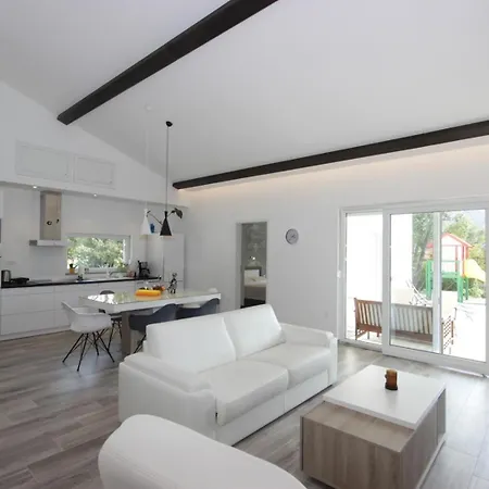 Villa Lodrica *