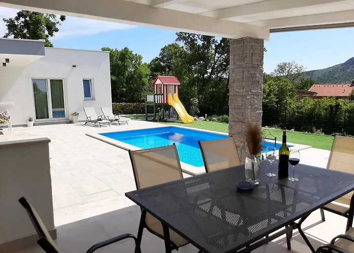 Lodrica Villa *