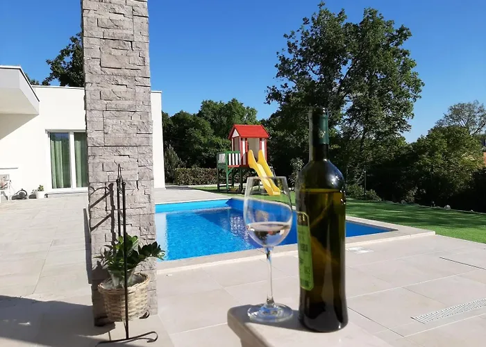 Lodrica Villa